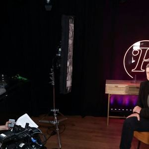 Pascal Bataille en interview pour "Purepeople", avec le format "En privé avec"