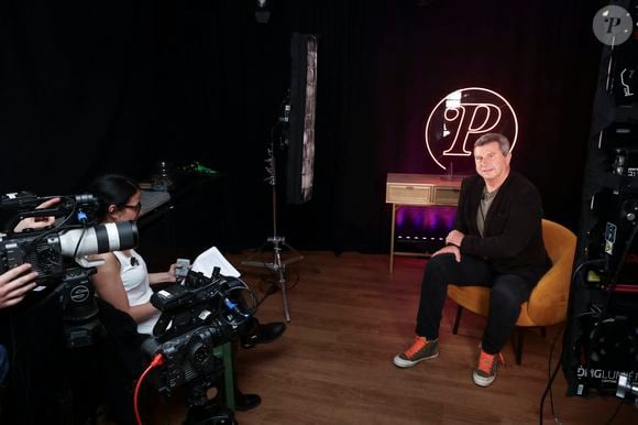 Pascal Bataille en interview pour "Purepeople", avec le format "En privé avec"