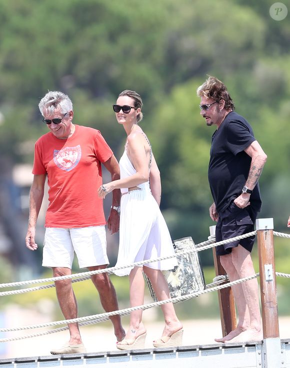 Gilbert Coullier et Laeticia Hallyday - Johnny Hallyday est arrivé en famille sur la plage Tahiti à Saint-Tropez, le 20 juillet 2012. ©Bestimage