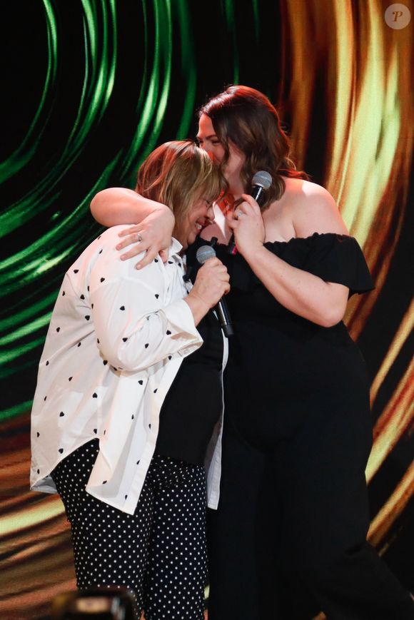 Exclusif - Michèle Bernier et sa fille Charlotte Gaccio lors de l'enregistrement de l'émission "Famille je vous aime" présentée par M. Drucker et qui sera diffusée le 13 juin 2025 sur France 3, aux Studios rive gauche à Paris, France, le 14 avril 2025. © Clovis-Gaffiot/Bestimage