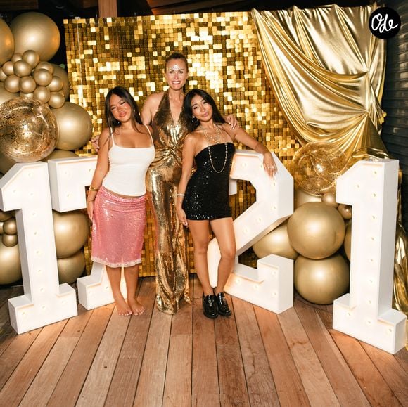 Laeticia et Joy Hallyday ont également célébré l’anniversaire de Jade avec de tendres souvenirs.

Laeticia Hallyday célébre l’anniversaire de ses filles Jade (21 ans) et Joy (17 ans) lors de ses vacances à Saint-Barthélemy le 5 aout 2025. © Sam Delpech / Bestimage