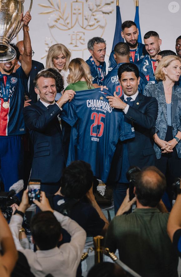 Emmanuel Macron (président de la République Française), Nasser al-Khelaïfi, président du PSG - E.Macron, président de la République Française, reçoit les joueurs du PSG à l'Elysée après leur victoire historique (5-0) en finale de la Ligue Des Champions 2025. Paris, le 1er juin 2025.
© Mathilde Mazars / Pool / Bestimage