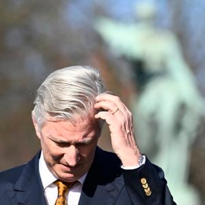 Philippe de Belgique étant un chef d’État, cette notion d’intérêt générale s’appliquait donc. 

Le roi Philippe de Belgique s'entretient avec les membres de l'association "Diogenes", qui vient en aide aux SDF, à Bruxelles, le 3 mars 2026. 

Photo : Photonews / Bestimage