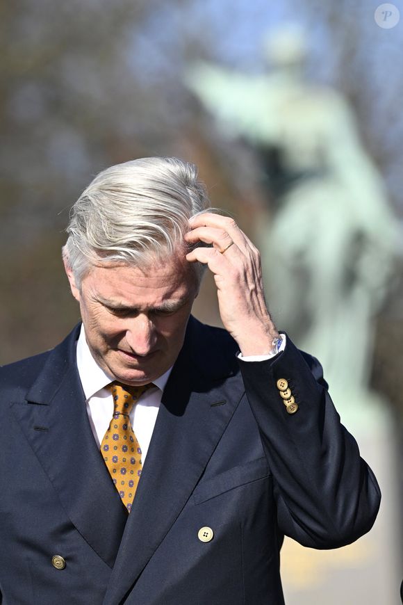 Philippe de Belgique étant un chef d’État, cette notion d’intérêt générale s’appliquait donc. 

Le roi Philippe de Belgique s'entretient avec les membres de l'association "Diogenes", qui vient en aide aux SDF, à Bruxelles, le 3 mars 2026. 

Photo : Photonews / Bestimage