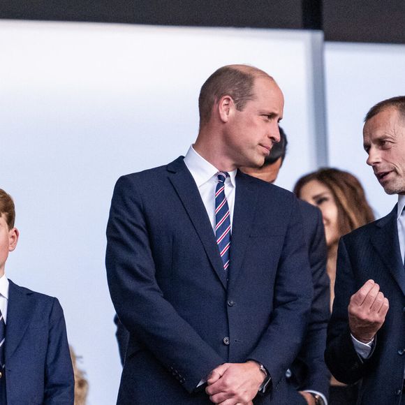 Le prince William, prince de Galles, avec le prince George de Galles, et le roi Felipe VI d’Espagne avec l'infante Sofia dans les tribunes lors de la finale de l'Euro 2024 "Espagne - Angleterre" à l'Olympiastadion à Berlin, le 14 juillet 2024.