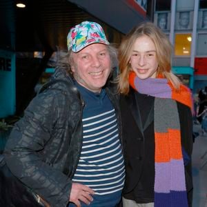 Philippe Katerine sait marquer les esprits et son fils Billy était là pour voir ça

Philippe Katerine et son fils Billy au défilé Walter Van Beirendonck "Collection Homme Prêt-à-Porter Automne/Hiver" lors de la Fashion Week de Paris (PFW).

© Christophe Aubert / Bestimage