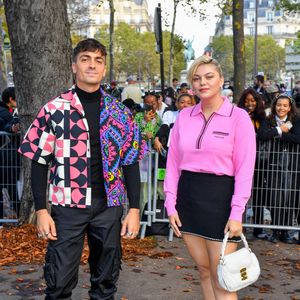 Sur les photos qu'il a publiées, on découvre le jeune homme sur scène en pleine remise de prix, ainsi qu'une somptueuse médaille dorée dans son écrin de la Monnaie de Paris. 

Louane Emera et son compagnon Florian Rossi arrivent au défilé de mode Miu Miu lors de la Fashion Week printemps/été 2022 à Paris, France, le 5 octobre 2021. © Veeren Ramsamy-Christophe Clovis/Bestimage