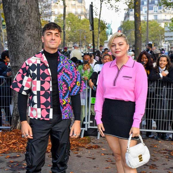Sur les photos qu'il a publiées, on découvre le jeune homme sur scène en pleine remise de prix, ainsi qu'une somptueuse médaille dorée dans son écrin de la Monnaie de Paris. 

Louane Emera et son compagnon Florian Rossi arrivent au défilé de mode Miu Miu lors de la Fashion Week printemps/été 2022 à Paris, France, le 5 octobre 2021. © Veeren Ramsamy-Christophe Clovis/Bestimage