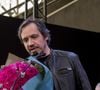 L'acteur qui fête ses 51 ans est un adepte de l'éducation parallèle.

Alexandre Astier découvre la rose que porte son nom issue d'une recherche de 10 années dont la couleur coïncide avec la nouvelle édition de la foire nommée la vie en rose. La foire de Lyon annonce la création d'une nouvelle rose dédiée à un artiste lyonnais, Alexandre Astier. Cette nouvelle rose a été créée spécialement pour l'occasion par la Maison Meilland - 103ème édition de la Foire de Lyon 2023 (renommée la vie en rose après les annulations précédentes dues au Covid) au Parc des expositions "Eurexpo Lyon" à Chassieu, France, le 3 mars 2023. © Sandrine Thesillat/Panoramic/Bestimage