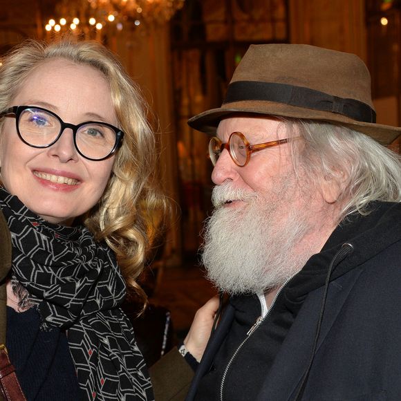 Au milieu de cette indignation légitime, c'est la réaction du principal intéressé qui force le respect. Face à sa fille révoltée, l'homme de 85 ans lâche : "c'est pas très drôle mais il y a pire".

Exclusif - Julie Delpy et son père Albert Delpy - Cocktail "Academy Women’s Initiative" organisé par l’Académie des Oscars (AMPAS) / Swarovski, avec le soutien d’UniFrance au salon Pompadour à l'hôtel Le Meurice à Paris, France, le 8 mars 2019. © Veeren/Bestimage