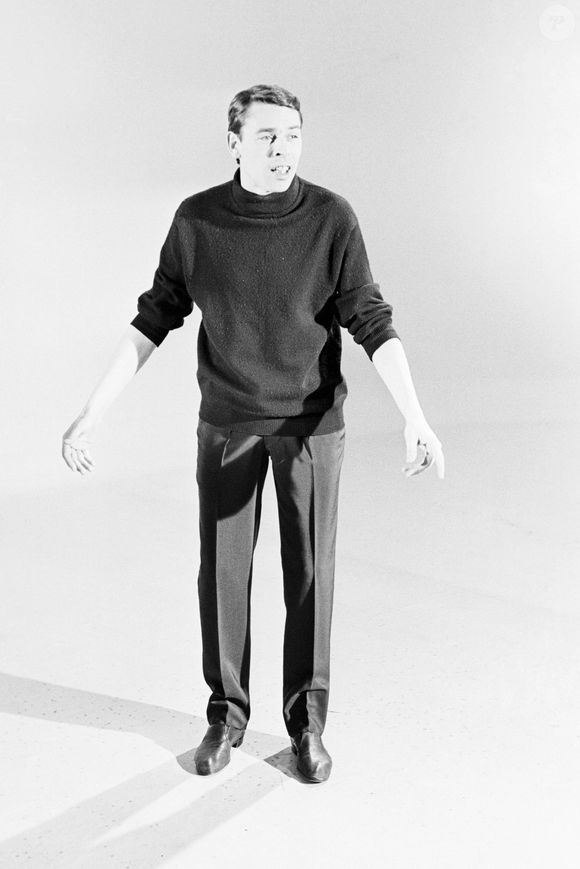 Archives - Jacques Brel sur le plateau de l'émission TV "Le temps de la chance". Le 13 janvier 1964 © Gérard Letellier via Bestimage