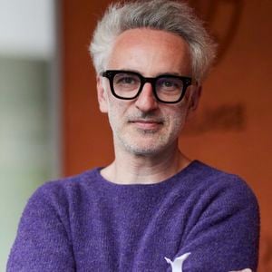 Le public a découvert un duo virtuel entre les deux artistes.
Vincent Delerm - Les célébrités au village lors des Internationaux de France de tennis de Roland Garros 2024 à Paris. Le 29 mai 2024. © Jacovides-Moreau / Bestimage