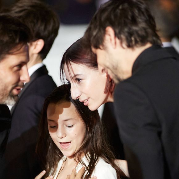 Après 6 ans à New York, ses enfants ont eu un regret : celui d'avoir l'accent américain et pas british

Alice, Ben et Jo Attal (les enfants de Charlotte Gainsbourg) - Montée des marches du film "Jane par Charlotte"0 lors du 74ème Festival International du Film de Cannes. Le 7 juillet 2021
© Borde-Jacovides-Moreau / Bestimage