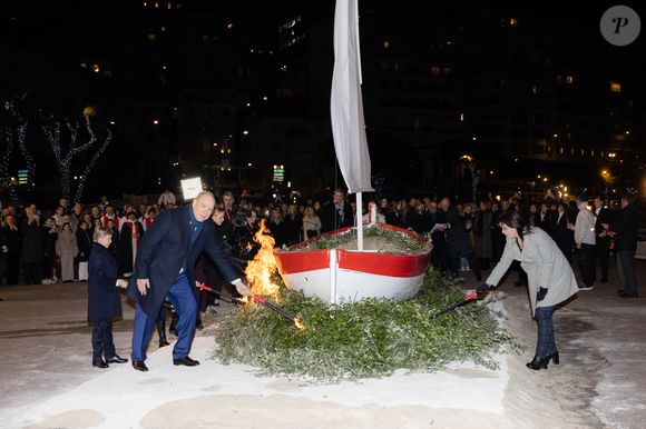 Le prince Albert II de Monaco, La princesse Charlène de Monaco, La princesse Gabriella de Monaco, comtesse de Carladès, Le prince Jacques de Monaco, marquis des Baux - La famille princière de Monaco lors de l'embrasement de la barque dans le cadre des célébrations de la Sainte-Dévote, Sainte Patronne de Monaco le 26 janvier 2024.

© Olivier Huitel / Pool Monaco / Bestimage