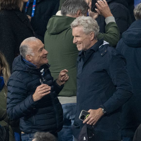 Gilles Bouleau et Denis Brogniart - Célébrités dans les tribunes du quart de finale de la Ligue des Nations de l'UEFA 2025 "France - Croatie (2-0 / tab 5-4)" au Stade de France à Saint-Denis le 23 mars 2025. © Cyril Moreau/Bestimage