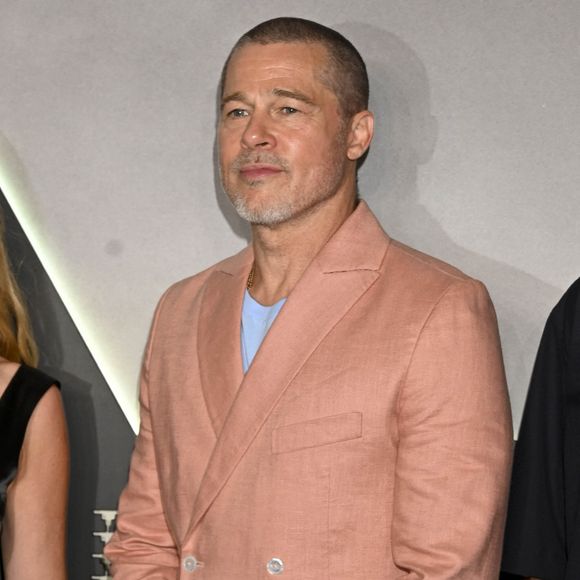 Une source citée par People assurait notamment : "Brad inclut vraiment Ines dans tous ses projets de voyage", tandis qu'une autre affirmait qu'ils étaient "plus heureux que jamais".

Brad Pitt pose pour une photo lors du photocall de "F1 : The Movie" au Sofitel Reforma Mexico City le 09 juin 2025 à Mexico City, Mexique.  Agence / Bestimage