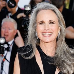 Andie MacDowell - Montée des marches du film " Karma " lors du 79ème Festival International du Film de Cannes, le 15 mai 2026. © Jacovides-Moreau / Bestimage
