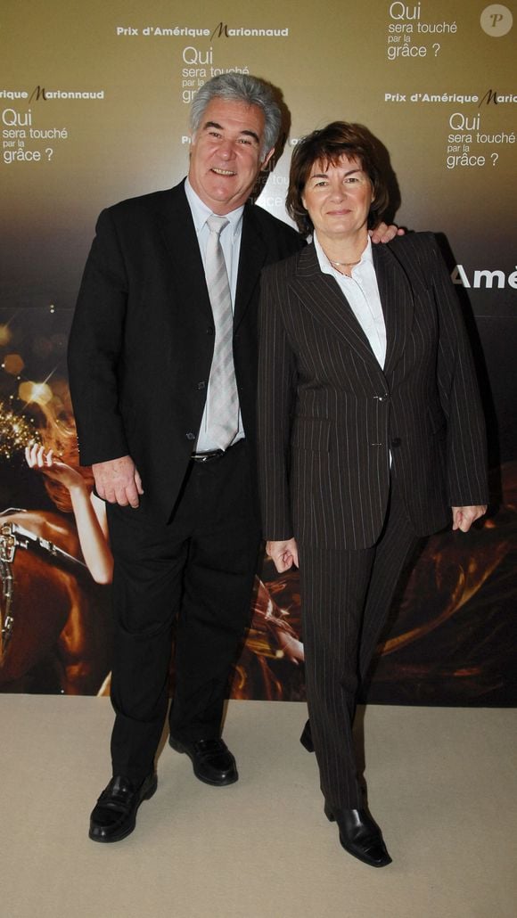 Le présentateur de télévision français Georges Pernoud et sa femme Monique assistent à la course de trotteurs du Prix d'Amérique à l'hippodrome de Vincennes, à l'est de Paris, le 28 janvier 2007. Photo par Nicolas Gouhier/Cameleon/ABACAPRESS.COM