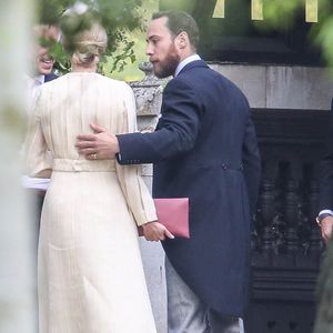 James Middleton (frère de Pippa et Kate)  avec sa compagne Donna Air - Mariage de P. Middleton et de J. Matthews : Arrivée des invités à l'église St Mark à Englefield le 20 mai 2017.