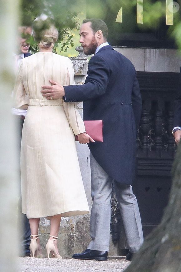 James Middleton (frère de Pippa et Kate)  avec sa compagne Donna Air - Mariage de P. Middleton et de J. Matthews : Arrivée des invités à l'église St Mark à Englefield le 20 mai 2017.