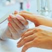 “Clean nails” : cette nouvelle tendance de manucure, naturelle et peu coûteuse, promet de vous séduire