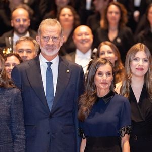Il s'agit du début des engagements royaux pour la princesse Leonor.

Le roi Felipe VI, la reine Letizia, la princesse héritière Leonor et la princesse Sofia assistent au concert de clôture de la 33ème Semaine musicale à Oviedo. Photo by LALO YASKY / BESTIMAGE