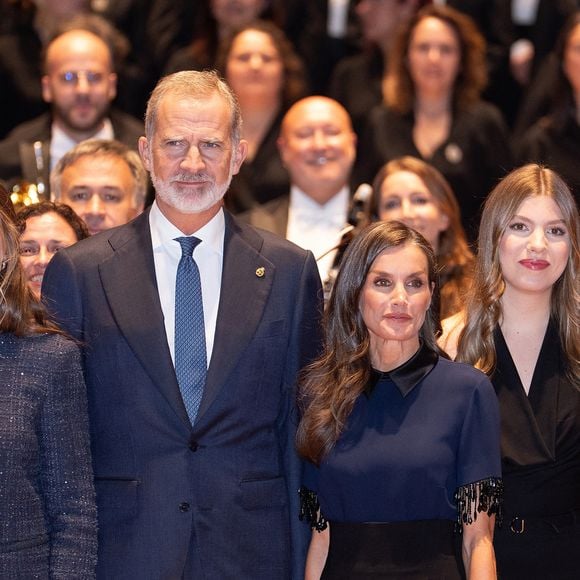 Il s'agit du début des engagements royaux pour la princesse Leonor.

Le roi Felipe VI, la reine Letizia, la princesse héritière Leonor et la princesse Sofia assistent au concert de clôture de la 33ème Semaine musicale à Oviedo. Photo by LALO YASKY / BESTIMAGE