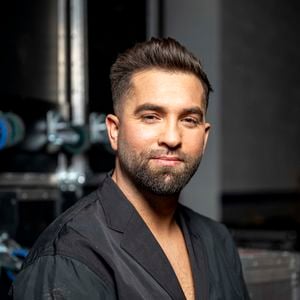 Kendji Girac a vécu une expérience des plus dépaysantes... 

Exclusif - Kendji Girac - Backstage - Enregistrement de l'émission "La fête de la chanson française" à Paris, présentée par Laury Thilleman et André Manoukian © Pierre Perusseau / Bestimage