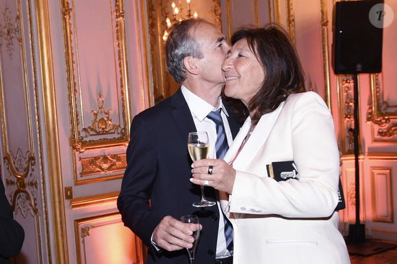 Exclusif - La famille Kretz : "L'Agence" sur TMC : Olivier et Sandrine Kretz - Soirée de gala des 50 ans de la Fondation Claude Pompidou à l'Hôtel Marcel Dassault à Paris le 12 avril 2022.

Rachid Bellak / LMS / Bestimage