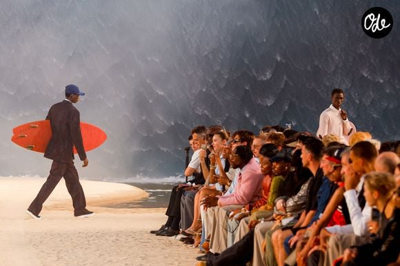 Défilé de mode Louis Vuitton Prêt à Porter Collection Homme Printemps/Été 2027 lors de la Fashion Week de Paris, à la Cité Internationale Universitaire de Paris, France, le 23 juin 2026. © Bestimage