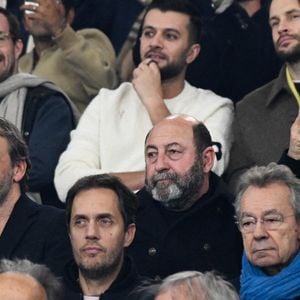 Kad Merad, Grand Corps Malade et Michel Denisot assistent au match de Ligue des Champions PSG vs. Bayern Munich, Paris, France le 4 novembre 2025. Photo by Florian Poitout/ABACAPRESS.COM