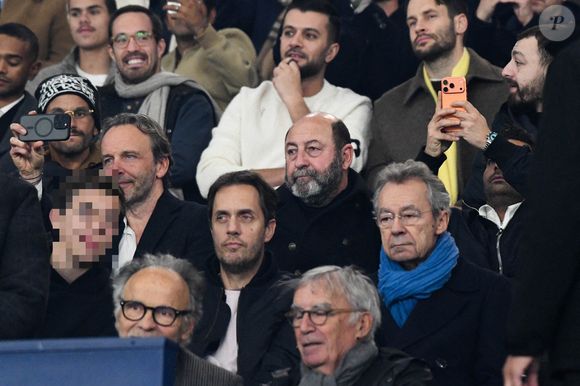 Kad Merad, Grand Corps Malade et Michel Denisot assistent au match de Ligue des Champions PSG vs. Bayern Munich, Paris, France le 4 novembre 2025. Photo by Florian Poitout/ABACAPRESS.COM