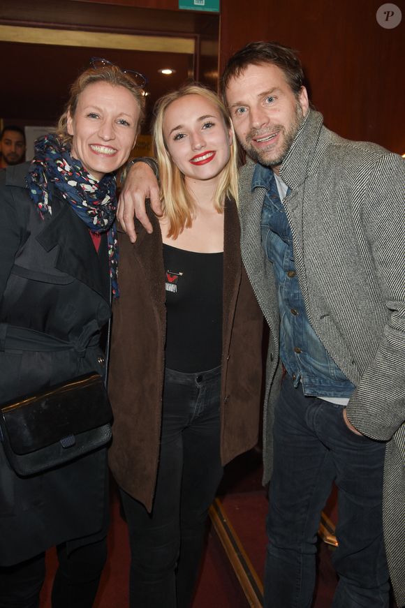 Alexandra Lamy et Thomas Jouannet, séparés depuis 2003, sont restés en excellents termes.

Alexandra Lamy, Chloé Jouannet et son père Thomas Jouannet à la représentation de la pièce "Les Monologues du Vagin" au théâtre le Comédia à Paris le 12 mars 2018. © Guirec Coadic/Bestimage