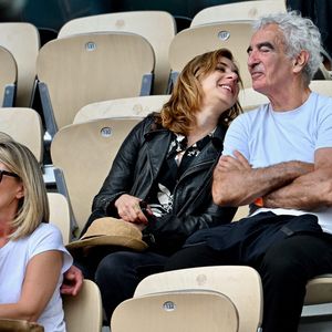 Raymond Domenech et sa nouvelle compagne à Roland Garros le 03 juin 2025 à Paris, France. Photo de ABACAPRESS.COM