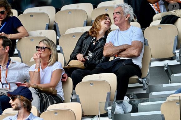 Raymond Domenech et sa nouvelle compagne à Roland Garros le 03 juin 2025 à Paris, France. Photo de ABACAPRESS.COM