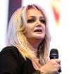 "Elle est partie de manière inattendue" : après sa prise en charge au Portugal, Bonnie Tyler nous a quittés à 75 ans