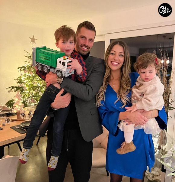 Camille et Morgan Schneiderlin avec leurs enfants Maé et Keira