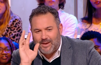 Bruce Toussaint évoque son angoisse chaque matin, dans "C Médiatique", sur France 5