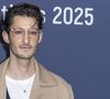 Lorsqu’il revient à Paris, il connait les bonnes adresses pour se restaurer. 

Pierre Niney - Photocall de la soirée "Cesar Révélations 2025" au Trianon à Paris le 20 janvier 2025. © Olivier Borde / Bestimage
