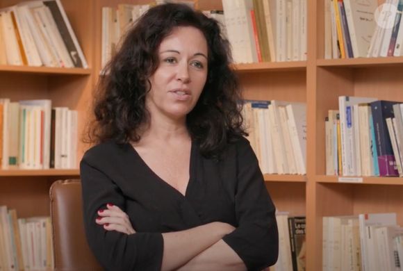 Caroline Goldman dans une vidéos de la chaîne YouTube - A bon entendeur - (Capture d'écran - 2023)