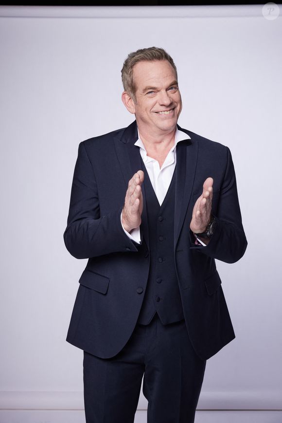 Il a adapté le morceau en français, intitulé "Lonely Waters".

Garou - Studio - Enregistrement de l'émission "La Fine Equipe : Le retour!" à Paris, diffusée le 14 janvier sur France 2. Le 3 novembre 2022
© Cyril Moreau-Tiziano Da Silva / Bestimage
