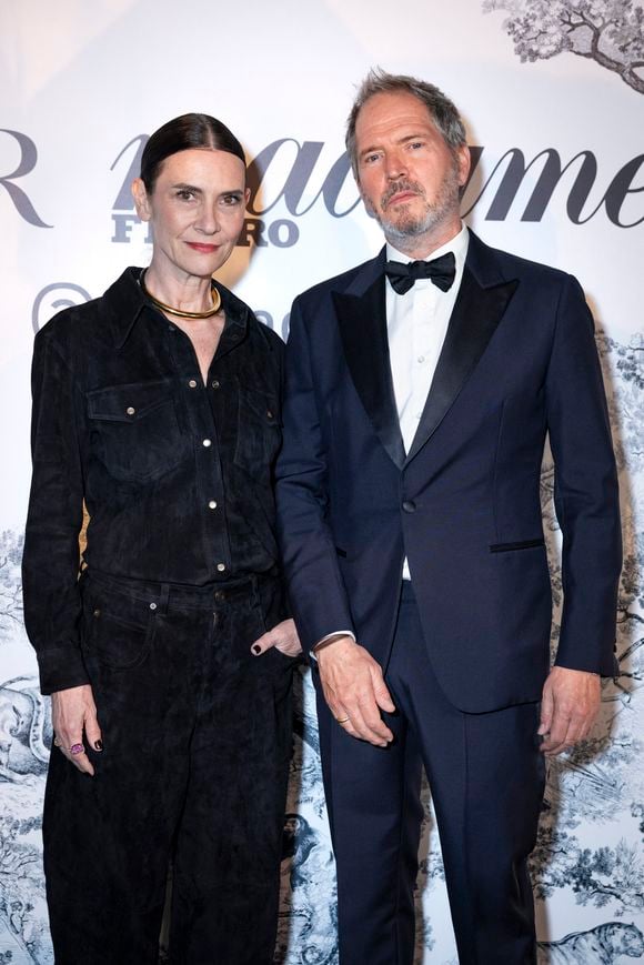 Ce jeudi 19 juin, Géraldine Pailhas a partagé une rare et émouvante photo d’elle et de Christopher Thompson.

Géraldine Pailhas et son mari Christopher Thompson au photocall du dîner Dior X Madame Figaro à La Terrasse by Albane sur le toit de l'hôtel Marriott en marge du 78ème Festival International du Film de Cannes, France, le 17 mai 2025. © Olivier Borde/Bestimage