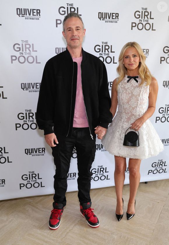 Sarah Michelle Gellar et son mari Freddie Prinze Jr. sont très heureux en mariage.
Beverly Hills, CA - Sarah Michelle Gellar et son mari Freddie Prinze Jr. assistent à la première de Los Angeles de "The Girl In The Pool" à la salle de projection ALO HQ à Beverly Hills.
©Backgrid USA / Bestimage