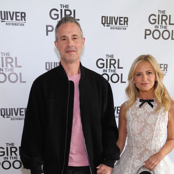 Sarah Michelle Gellar et son mari Freddie Prinze Jr. sont très heureux en mariage.
Beverly Hills, CA - Sarah Michelle Gellar et son mari Freddie Prinze Jr. assistent à la première de Los Angeles de "The Girl In The Pool" à la salle de projection ALO HQ à Beverly Hills.
©Backgrid USA / Bestimage