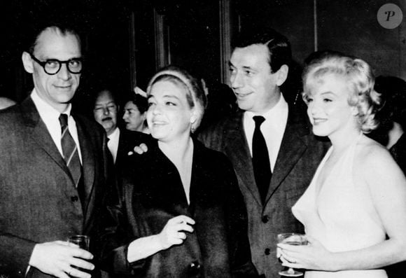 Yves Montand, Arthur Miller, Simone Signoret, Marilyn Monroe, 1960. Photo Alamy/Abaca