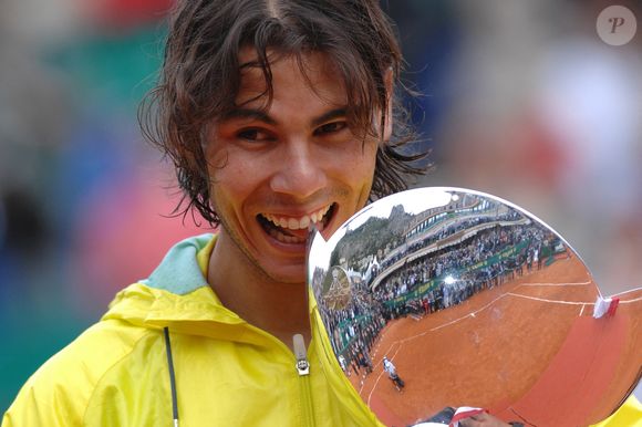 L'Espagnol Rafael Nadal bat, 6-3, 2-6, 6-1, le Serbe Novak Djokovic en finale du tournoi Rolex de Monte-Carlo, à Monte-Carlo, Monaco, le 19 avril 2009. Photo par Corinne Dubreuil/ABACAPRESS.COM