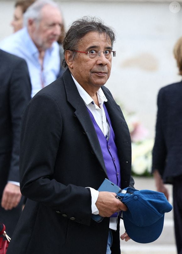 Laurent Voulzy quittant la cérémonie d'enterrement de la chanteuse française Françoise Hardy au crématorium du Père Lachaise à Paris, France, le 20 juin 2024. Photo par Raphael Lafargue/ABACAPRESS.COM