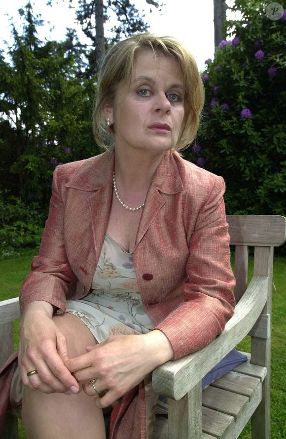 L'actrice allemande Pola Kinski, fille du célèbre acteur Klaus Kinski, pose pendant le tournage du roman policier 'Bella Block' à Hambourg, Allemagne, le 29 mai 2001. Photo by Langbehn/Action Press/ABACAPRESS.COM