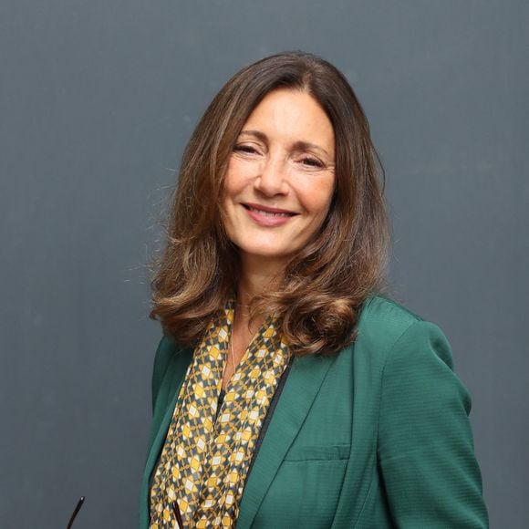 Exclusif - Valerie Karsenti, comédienne et membre du jury du festival, pose à l'occasion du Festival International du film de Saint-Jean-de-Luz, France, le 6 octobre 2022. © Patrick Bernard/Bestimage