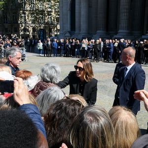 Laura Smet - Sorties des obsèques de Nathalie Baye en l'église Saint-Sulpice à Paris le 24 avril 2026. © Lionel Urman / Bestimage
